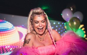 кремена халваджиян чукна умопомрачителен тоален етажна торта без снахата снимки