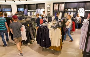 руската пропаганда опитва скрие огромните опашки магазините видео