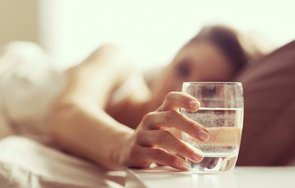 пийте вода престояла една нощ леглото