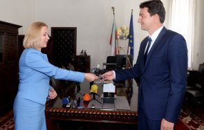 министърът правосъдието крум зарков прие държавния печат надежда йорданова