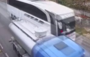 месеци катастрофата търновско кадри показват опасно движение румънския автобус