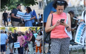 пик шепа активисти протеста дебъ газпром кака цонка самотна плакати мишница снимки