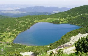 издирват румънски туристи навлезли едно седемте рилски езера