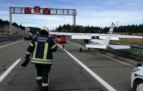 малък самолет кацна магистрала словения видео