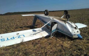 извънредно самолет разби село крушевец пилотът ранен снимка