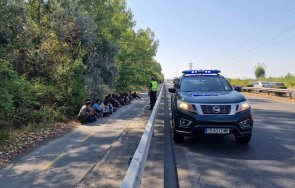 натръшкаха нелегални мигранти пода движението кошмарно