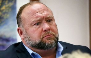 популярен теоретик конспирацията осъден плати 493 млн долара фалшиви твърдения