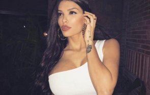 футболна съпруга подпали интернет секси дупе пищни гърди снимки