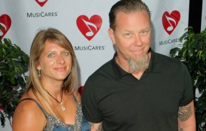 фронтменът металика развежда години брак