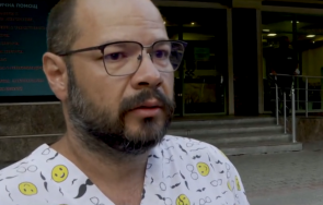 обвиненият убийството швейцарския бизнесмен кладница изправя съда