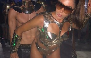 разврат нощен клуб пияна двойка прави секс бара публика