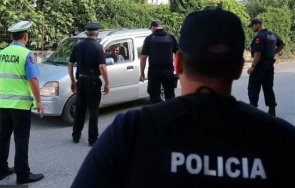 арести албания четирима чехи задържани оръжеен завод