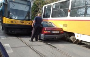 катастрофа два трамвая кола софия