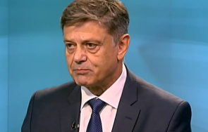 ген константин попов катастрофата показва имат бананова република