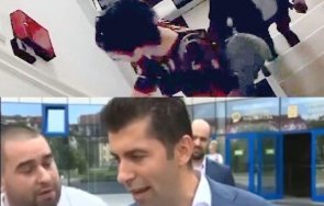 изглежда една година политическо време бръкването полата лена лакътя киро