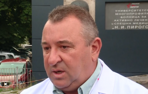 червен огън кирил добрев двойката нинова методиев искаха векуват управляват износа оръжие носили сандъците патроните знаели кацат самолетите