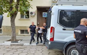 конвоираха първомай бургас единия задържаните кървавата касапница бургас снимки