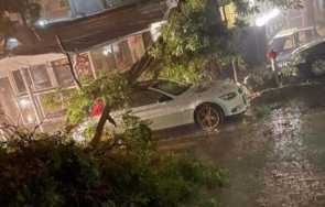 бурята стара загора бедствието отвори огромни дупки улиците десетки сигнали паднали дървета нанесени щети