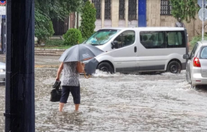 пожарникари отстранават щетите градушката пазарджик