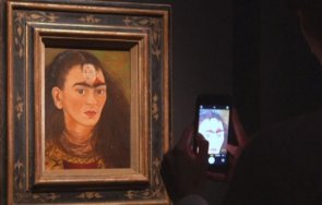 изложиха емблематичен автопортрет фрида кало музей буенос айрес