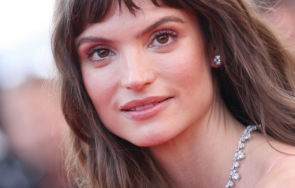 актрисата триъгълник тъгата чарлби дийн отиде години