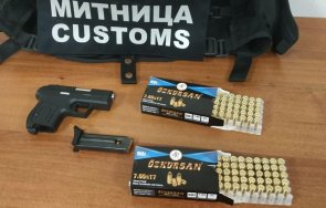 заловиха пистолет 106 бойни патрона дамска чанта гкпп лесово снимка