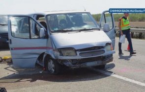 извънредно тежка катастрофа български микробус унгария загинал тежко ранени снимки