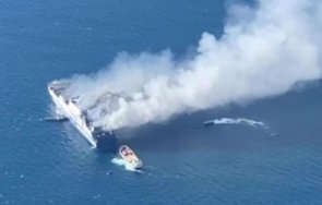 пламна филипински ферибот тече акция спасяване пасажерите