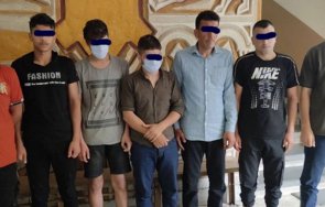 задържаха групи нелегални мигранти харманли