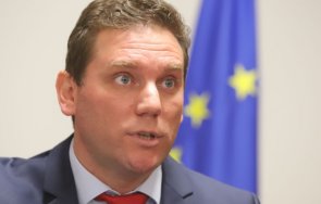 поредна рокада смениха шефа комисията защита потребителите