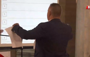 горещо пик невиждан екшън цик извеждат насила юлиян ангелов вмро живо снимки обновена