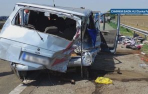 извънредно тежка катастрофа български микробус унгария загинал тежко ранени снимки