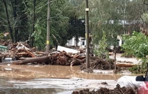 хеликоптер ввс евакуира хора недостъпни места селата каравелово богдан столетово слатина