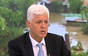 министър стоянов неглижираната армия помага бедстващите балкана потопът разследва