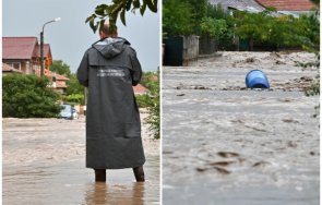 шокиращи кадри каравелово улиците приличат буйни реки евакуират бедстващи хора видео