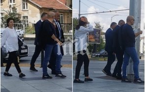 куриоз пик борисов пеш софия севда носи топката снимки