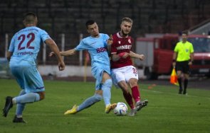 левски следи защитник септември