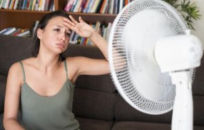 вентилаторът поставя определено стаята разхлажда добре