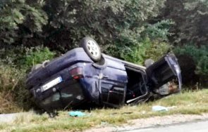 кола бебе преобърна шумен