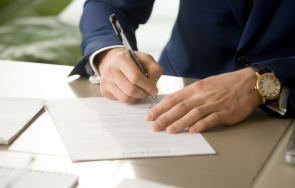 показват иновативно подписване близо 700 договора наведнъж