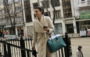 пик ретро лена набута сестра политиката снимка