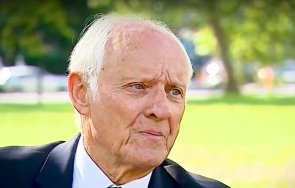 говорителят кралицата скри храстите чаушеску мандела наричаше име