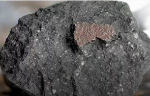 сензация откриха извънземна вода метеорит паднал великобритания