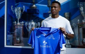 новият нигериец левски прибира тлъстата пачка отбора