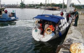 развръзка спасиха падналия морето поморие ветроходец