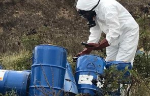 откриха 250 изхвърлени варела химикали няколко столични района снимки