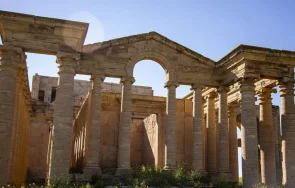 туристи стичат видят 2300 годишната хатра ирак разрушена варварска атака идил видео