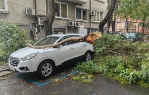 бургас блокиран урагана полиция пожарна смогват сигналите снимки