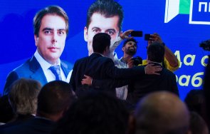 гореща интрига пик бойко рашков николай събев появиха рождения ден промяната отцепниците слави позират гордо представянето листите снимки