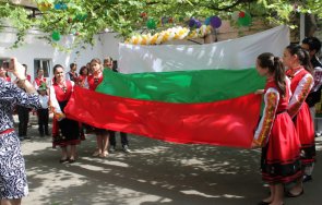 животът българите украйна ръба оцеляването русия забрани българския език окупираната запорожка област